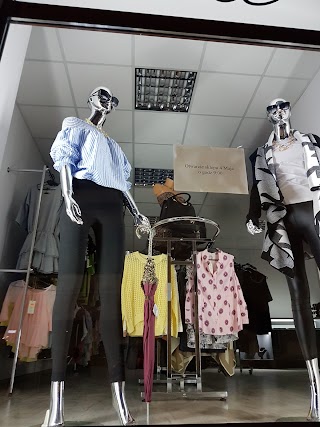 elle Butik z odzieżą damską