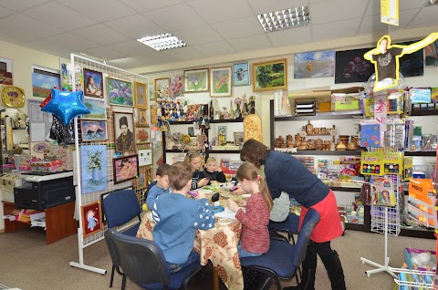 Арт-крамничка "Сьоме небо" (Handicrafts shop Seventh Heaven)