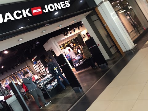 JACK & JONES