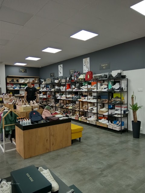 AMR Footwear Outlet