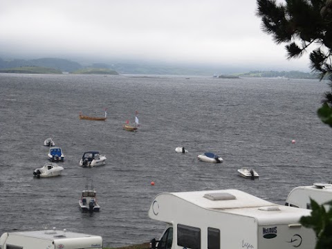 Eagle Point Camping. (Campáil Pointe an Iolair)