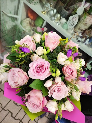 Kwiaciarnia online Motyli Raj - kwiaty, bukiety, flower box, roże z dostawą, balony z helem