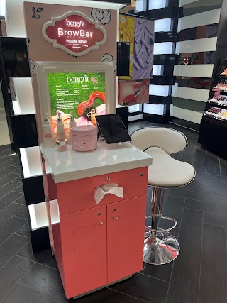 Benefit Cosmetics Brow Bar Galeria Młociny - stylizacja brwi