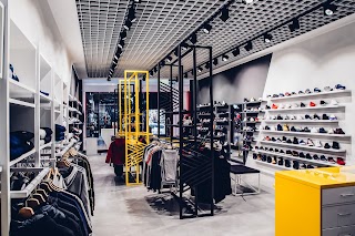 7Store Posnania - sklep streetwear, buty i odzież markowa Poznań