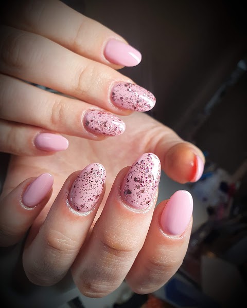 Chic Nails