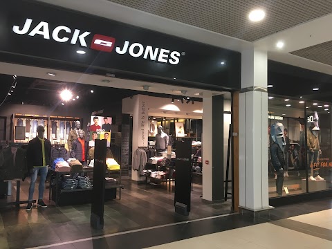 JACK & JONES