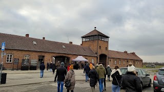 Auschwitz and Salt Mine Tour by KrakowTrip.com