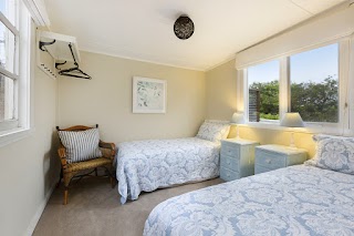 Blue Moon Cottages - 250m from the bay beach