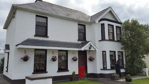 Surf N Stay Strandhill Lodge, House, Surf School