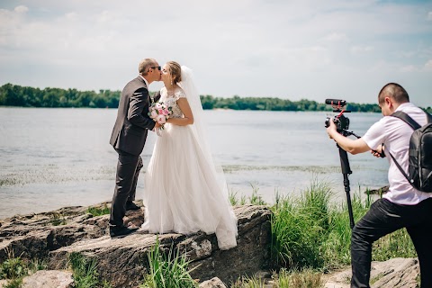 Cheverda studio Ведуча та музичний супровід, Фотограф та відеограф на Ваше свято