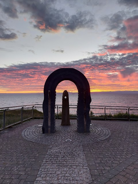 Private Self-Catering Apartment with Balcony @ Bundoran Beach - Sleeps 7 & Baby