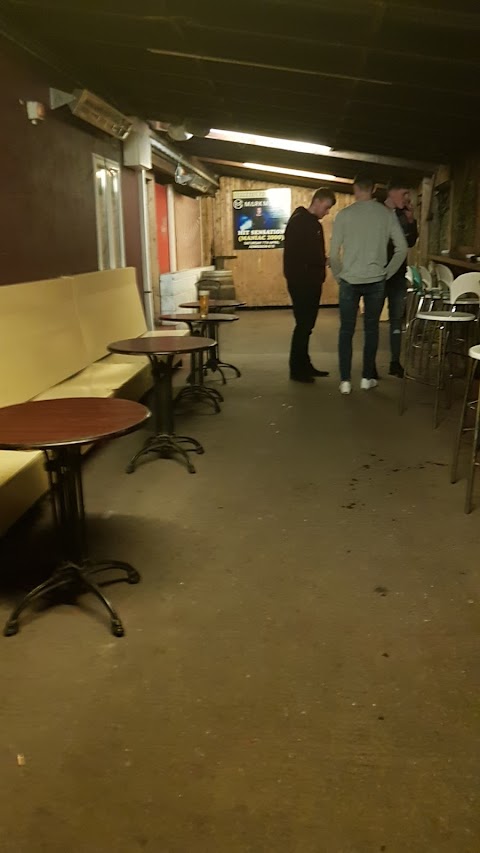 Lennons Lounge Bar
