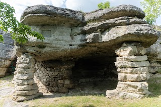Скельний монастир
