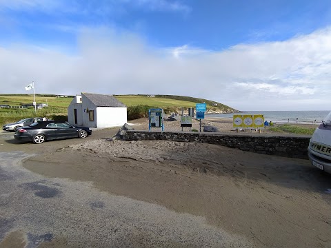 Parking - Red Strand Beach