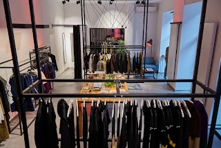 Acephala Concept Store