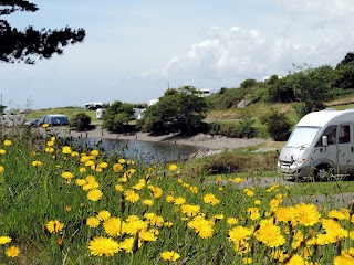 Eagle Point Camping. (Campáil Pointe an Iolair)