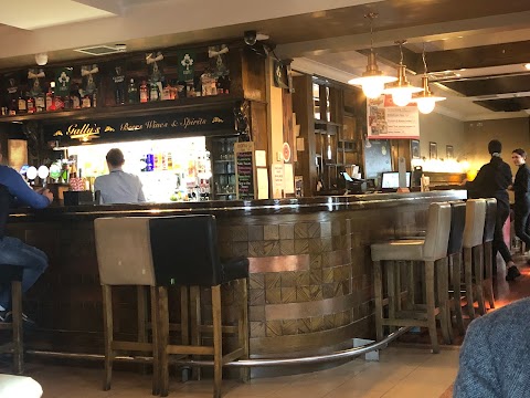 Gallys Bar & Restaurant