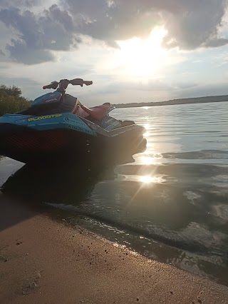 Wypożyczalnia i serwis sprzętu wodnego Aqua Jet Ski