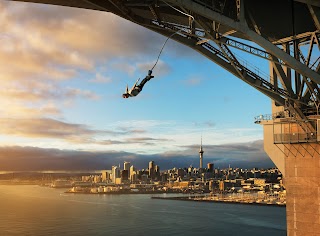 AJ Hackett Auckland Bridge Bungy & Climb