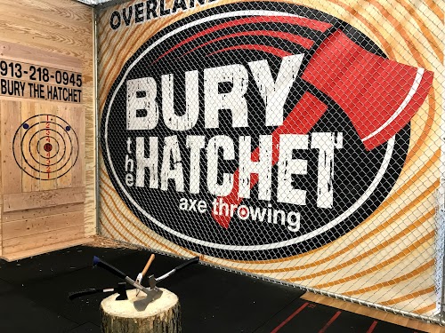 Bury The Hatchet Kansas City - Axe Throwing