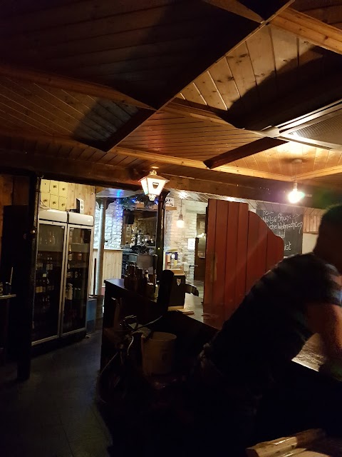 Skellys Bar & Guest House