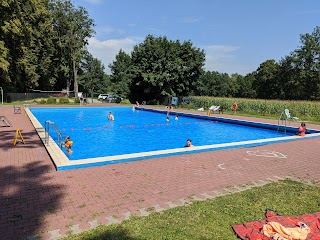 Publiczny basen w Łąkcie Górnej