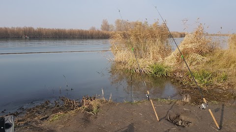 Старый порт. Рыбалка. Днестр.