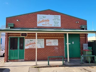 Garlands Cafe & Bakehouse