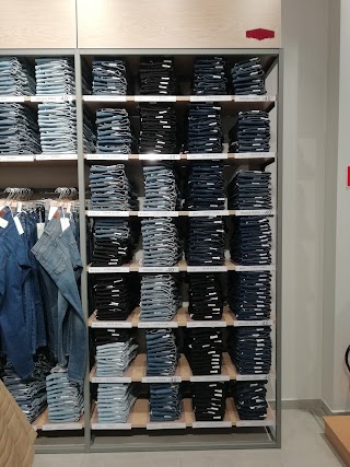 CROSS JEANS Factory Outlet Kraków