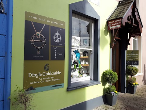 Dingle Goldsmiths A.J.Bácaéir Teoranta Gabhne óir Chorca Dhuibhne