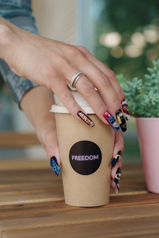 FREEDOM Warszawa - Salon Paznokci: Manicure i Pedicure, Przedłuzanie rzęs