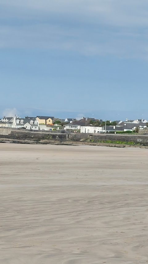 Free car parking behind Enniscrone Beach