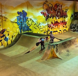 SKATEBOARD SCHOOL