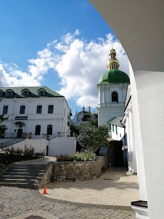 Лаврський храм на честь всіх преподобних Печерських ("Теплий") УПЦ