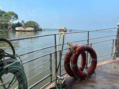 photo of Alleppey Houseboats | Alleppey Boat House - Waves and Dales Alleppey Houseboat