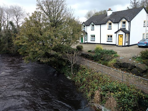 Riverbank Cottages