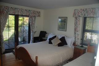 Carbery Cottage Guest Lodge (dog friendly) B&B West Cork