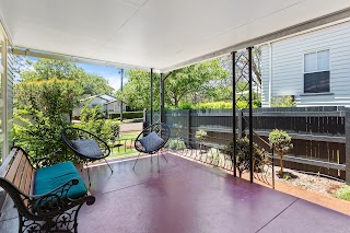 Toowoomba Holiday Rentals - Artist's Cottage