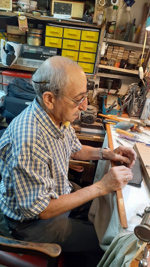 Ремонт часов у дяди Миши и ремонт бритв, Изготовление ключей