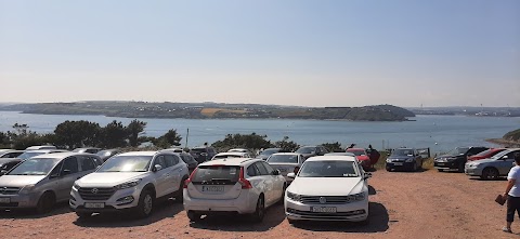 Tha White Bay car park(Carrchlós an Bhá Bháin)