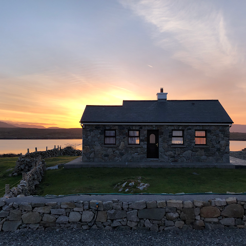 Connemara Cottages Roundstone