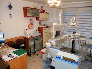 Lekarz dentysta stomatologii ogólnej. Gabinet stomatologiczny Elżbieta Kozera-Kuźma