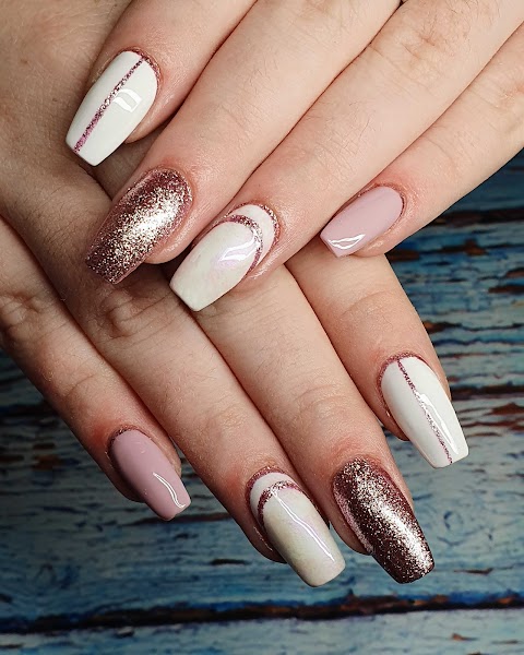 Chic Nails