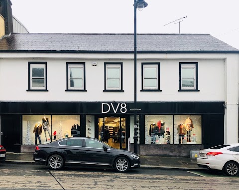 DV8