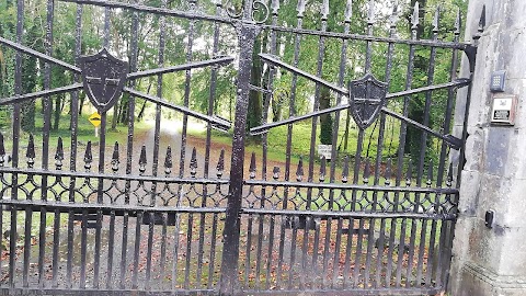 Lough Cutra Castle