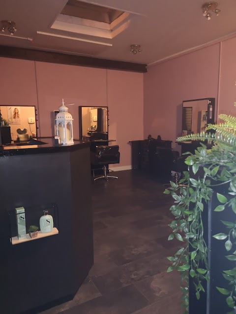 Magenta Hair Studio