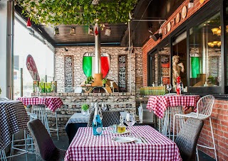 Giovanni's Restaurant & Bar