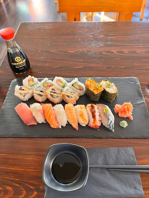 Tomodachi Sushi Bar