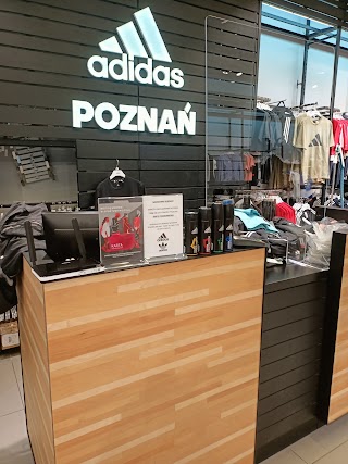 adidas Store Poznan, Avenida