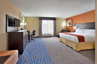 Holiday Inn Express & Suites St Louis Airport, an IHG Hotel